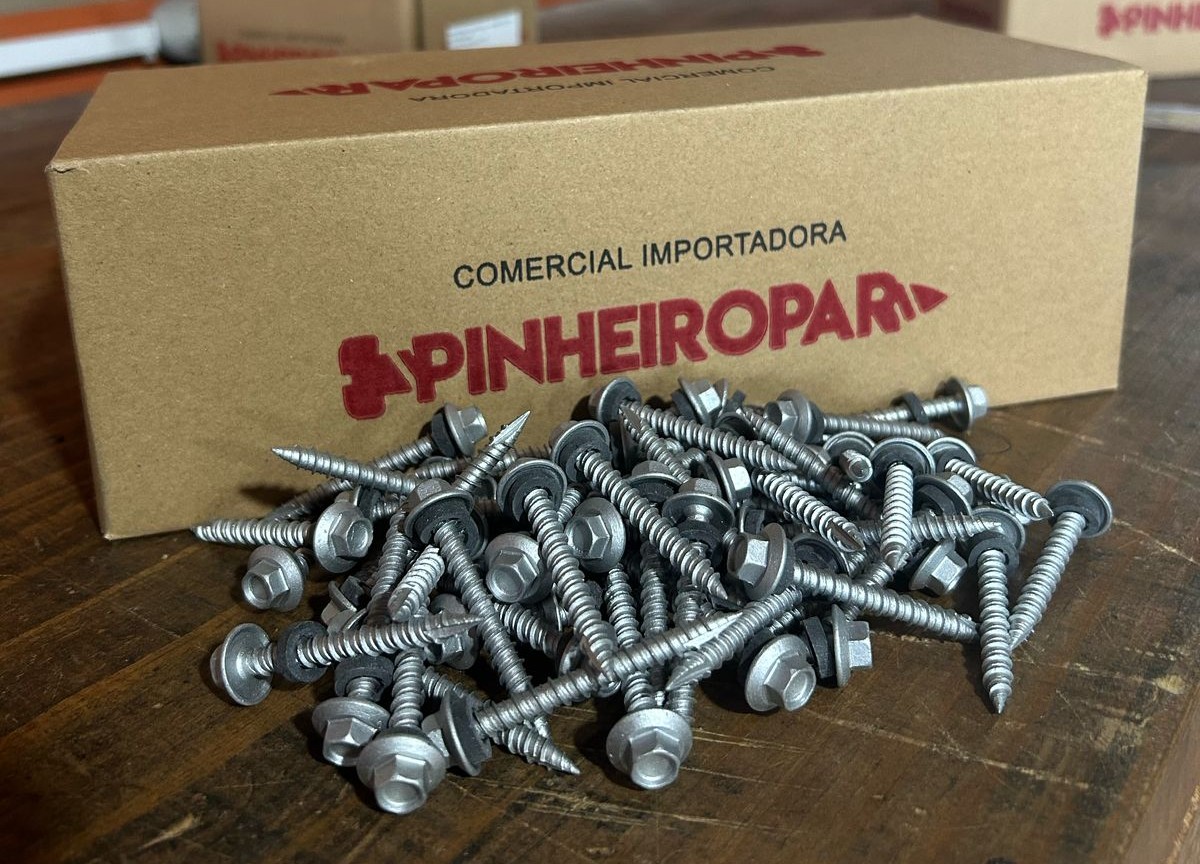 Linha de parafusos em estoque